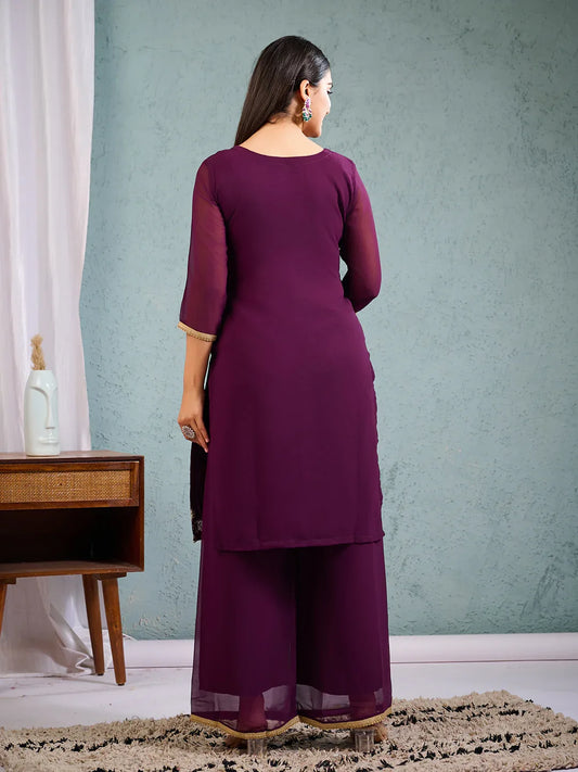 Woman in a purple outfit standing in a room with a green wall Glanzavi